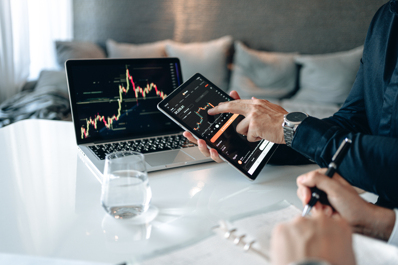 Comparing Traditional And Digital Asset Brokerages